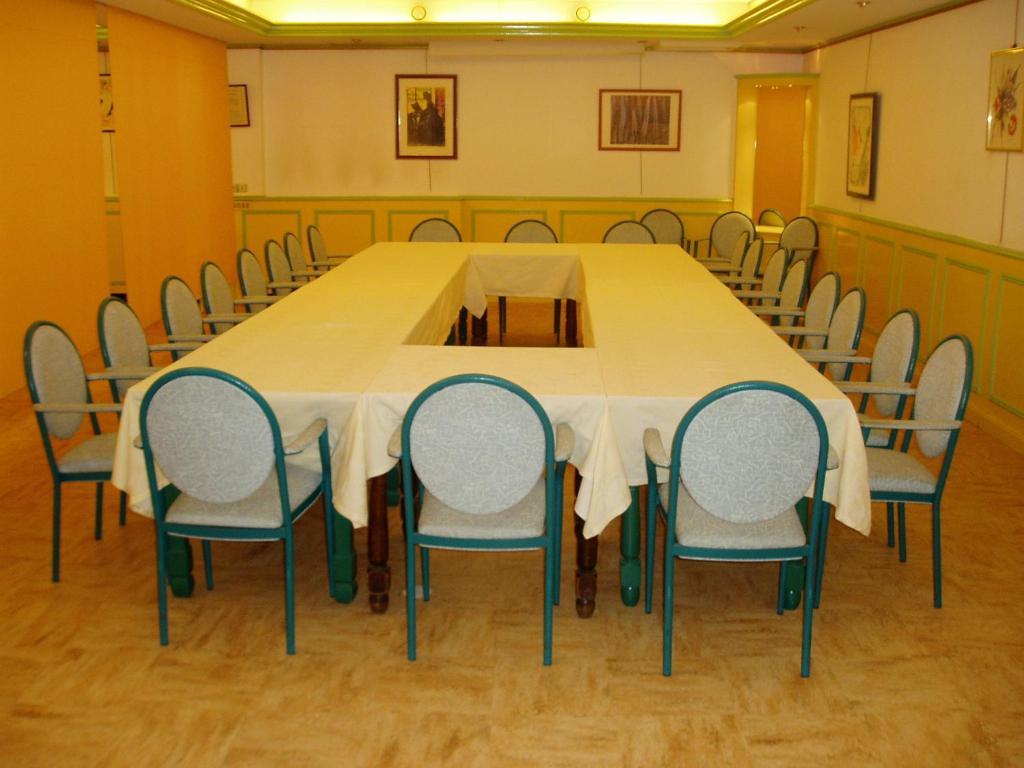La Poste Hotel Vitry-le-Francois Luaran gambar