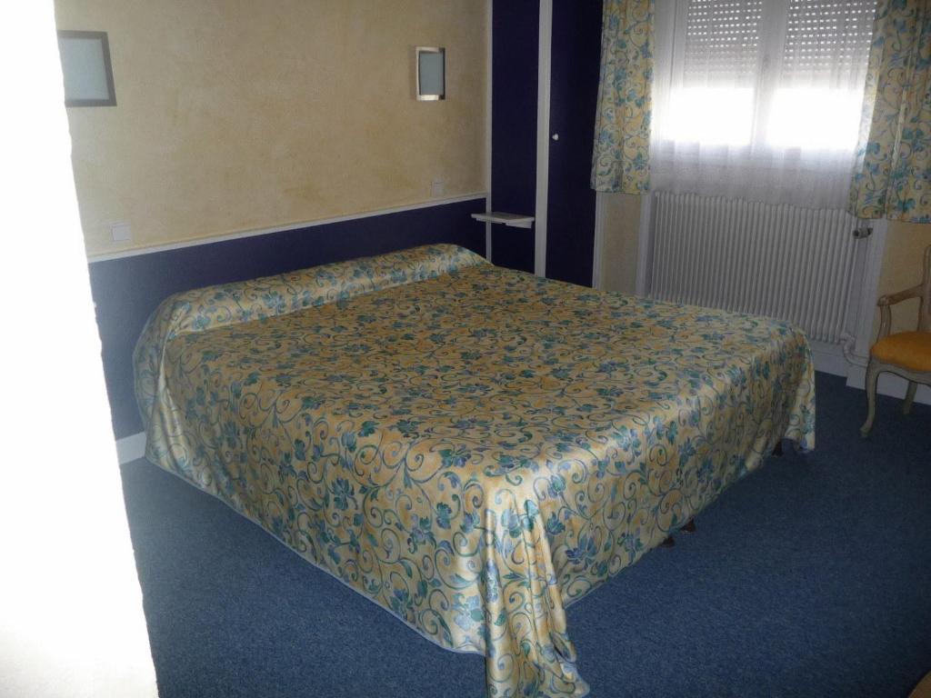 La Poste Hotel Vitry-le-Francois Luaran gambar