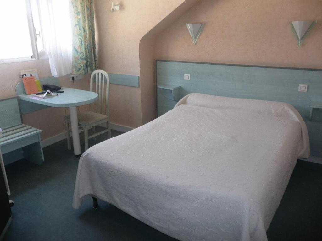 La Poste Hotel Vitry-le-Francois Luaran gambar