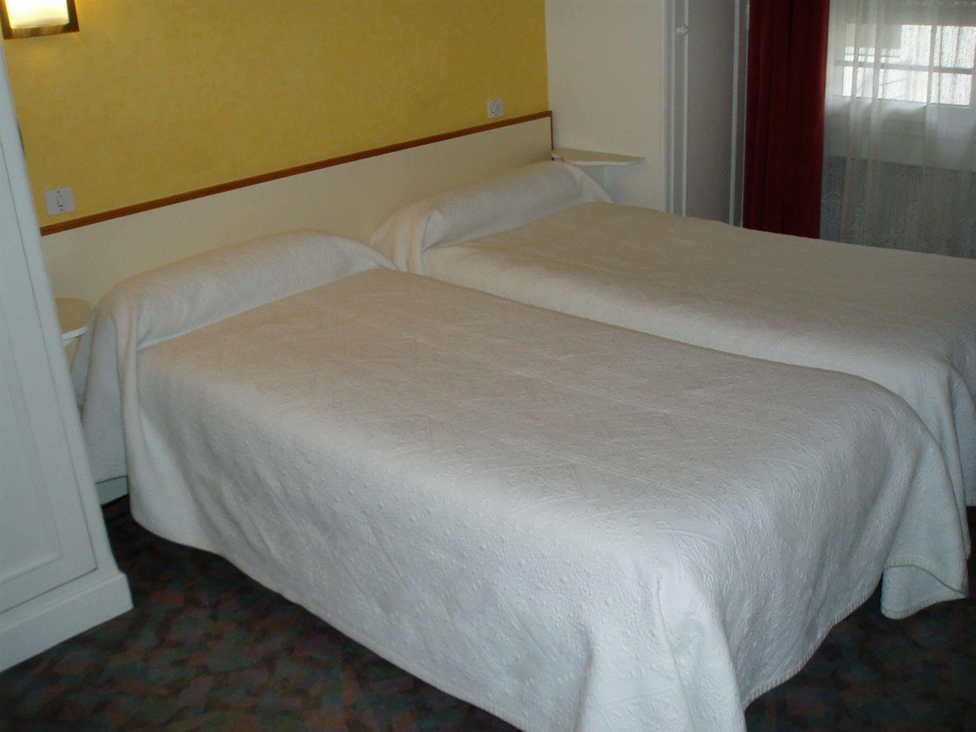 La Poste Hotel Vitry-le-Francois Luaran gambar